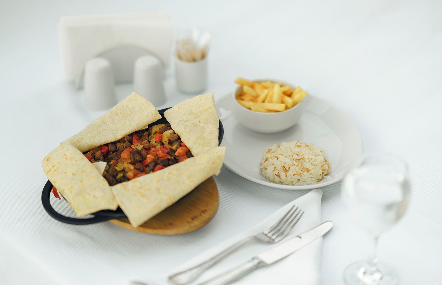 216_castle_restaurant_bar_alanı