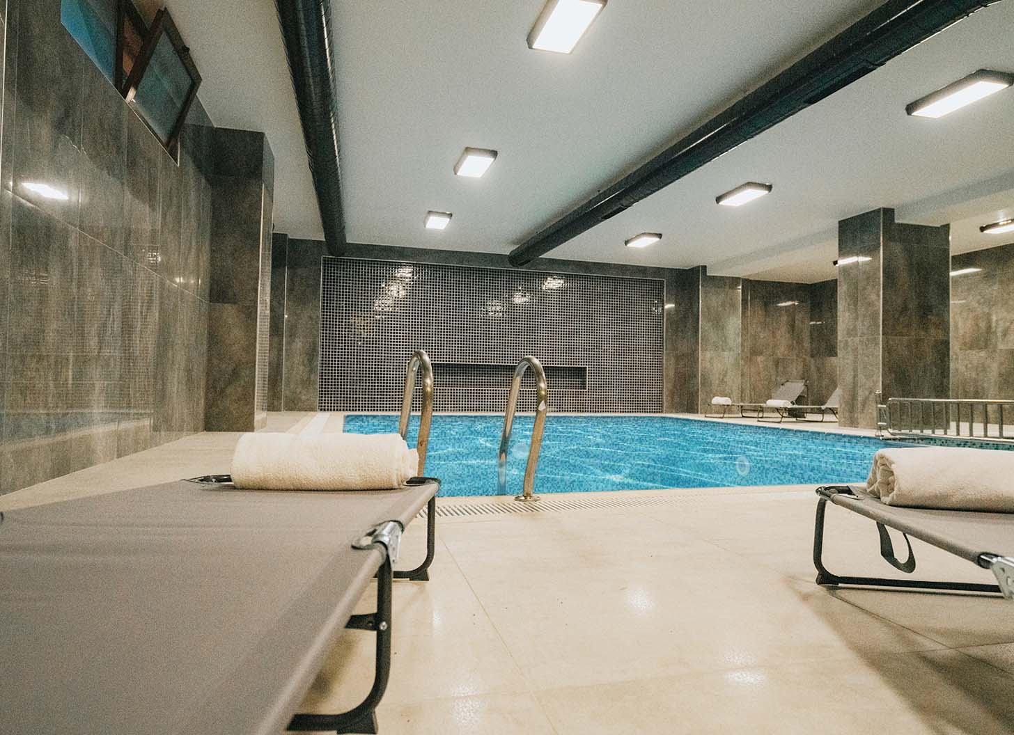 Kapalı Yüzme Havuzu